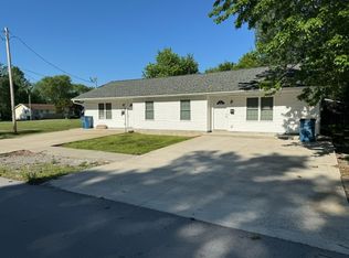702 N Washington St #A, Marion, IL 62959