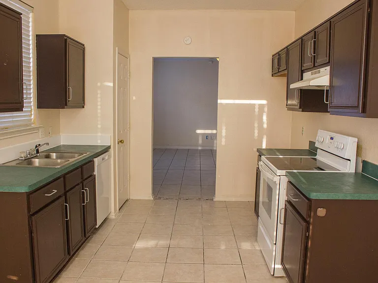 7212 Park Creek Cir W — Photo 5