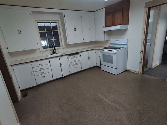 3rd image of 375 Main St