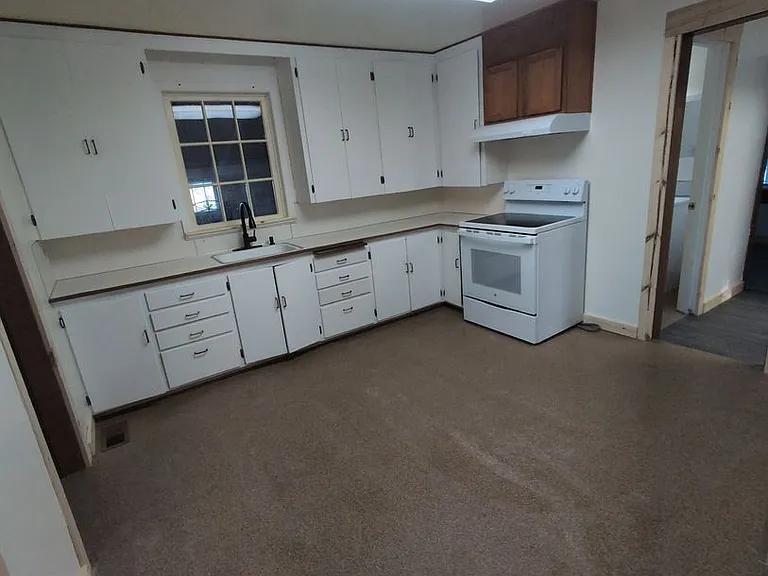 375 Main St — Photo 3