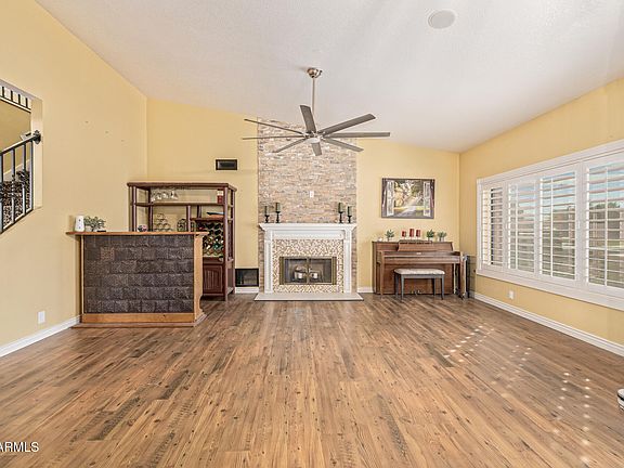 3rd image of 7220 W LARKSPUR Drive