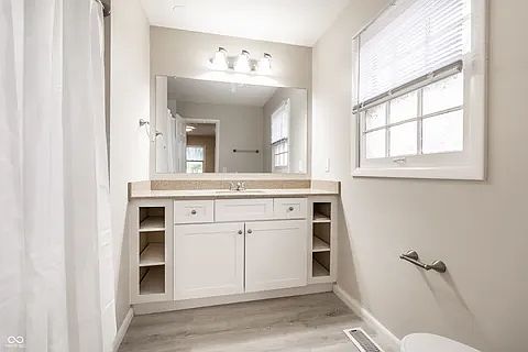 3rd image of 2928 Cicero Rd