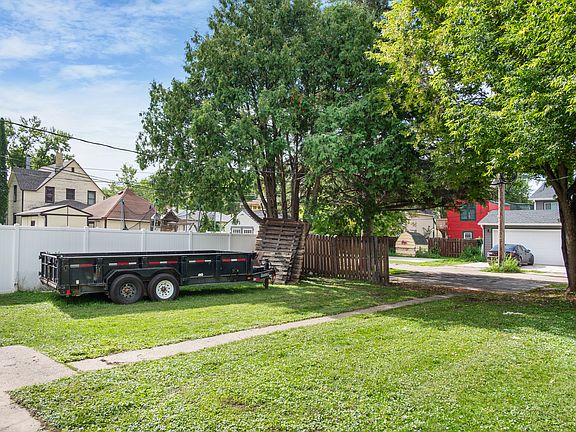2nd image of 413 N 4th St