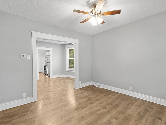 4th image of 425 N Drury Ave