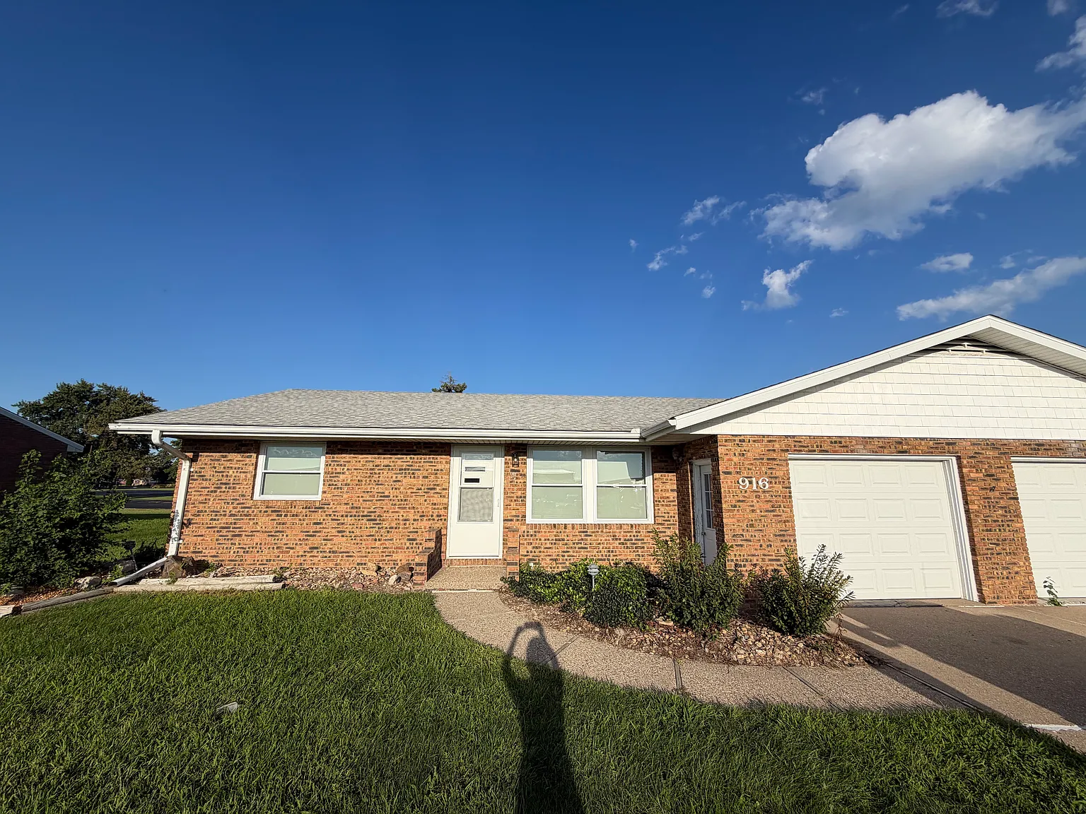 2 bed, 1.5 bath, 1100 sqft, $1,700 — Photo 1