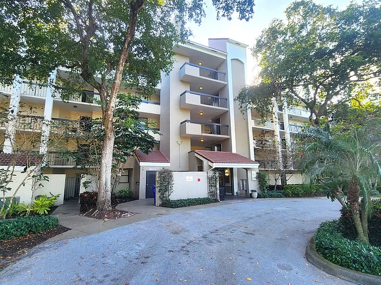 820 Lavers Cir #G409 — Photo 2