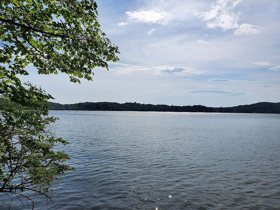 A short walk to lake ROW