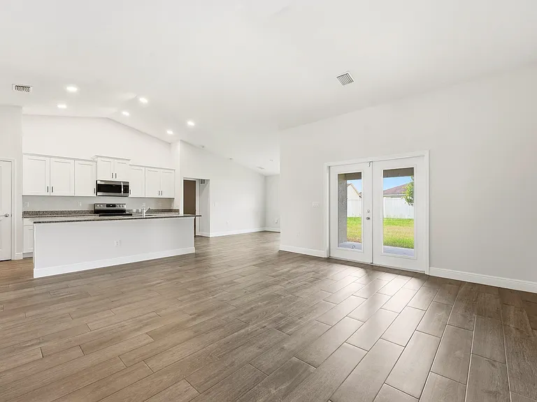 1692 SW Alvaton Ave — Photo 8