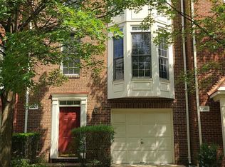 11494 Rothbury Sq, Fairfax, VA 22030