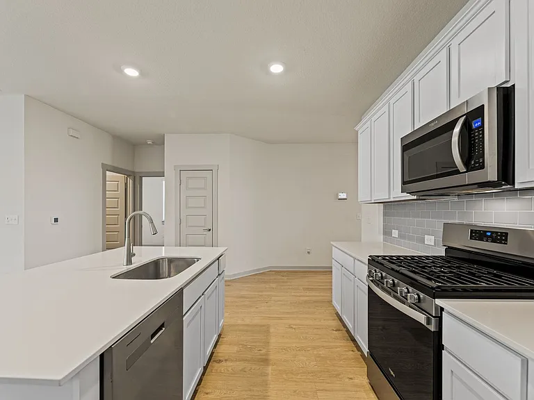 10906 Fulton Ave — Photo 8