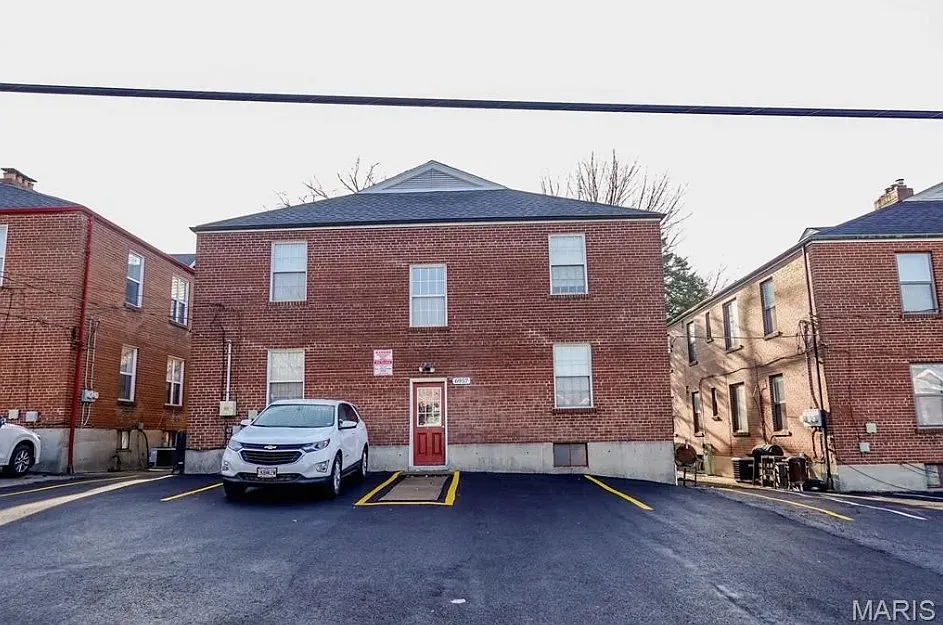 Building Photo - 6957 Chippewa St #2FW