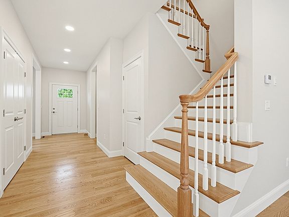 3rd image of 889 Maple St