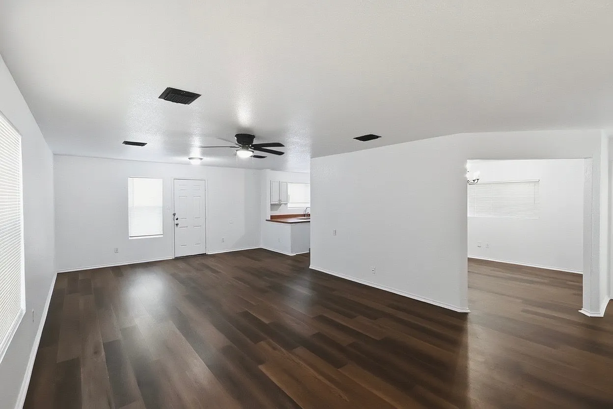 3 bed, 1.5 bath, 1880 sqft, $1,500 — Photo 2