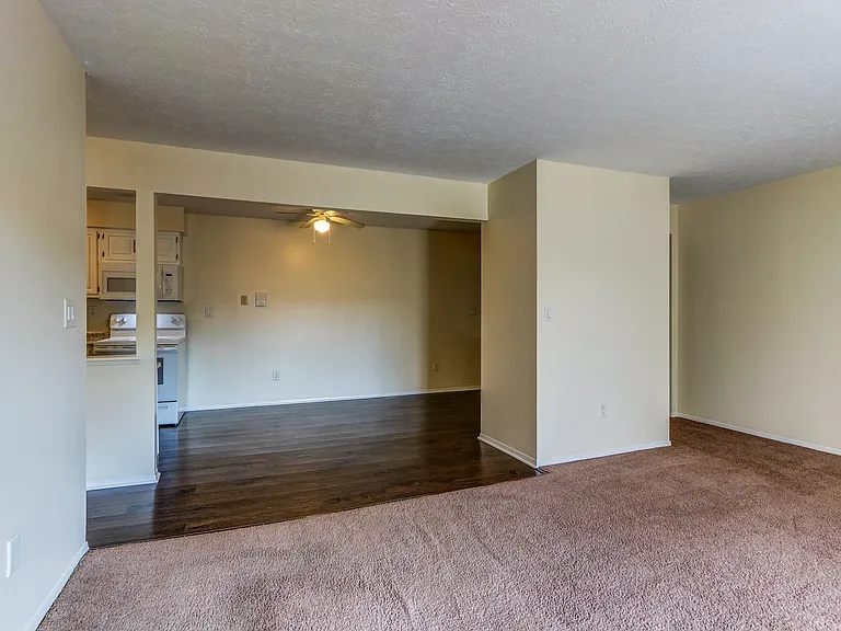 Royalwood Apartments — Photo 8