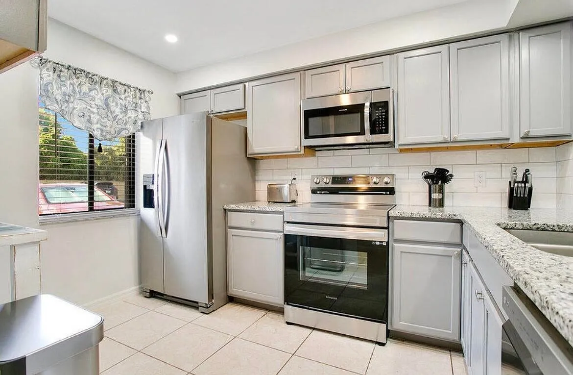 2 bed, 1.5 bath, 1154 sqft, $1,800 — Photo 3
