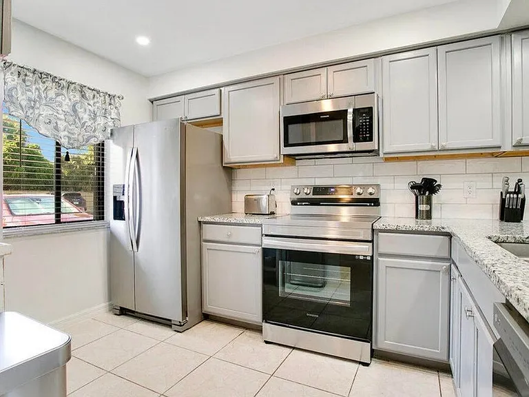 154 San Juan Cir — Photo 3