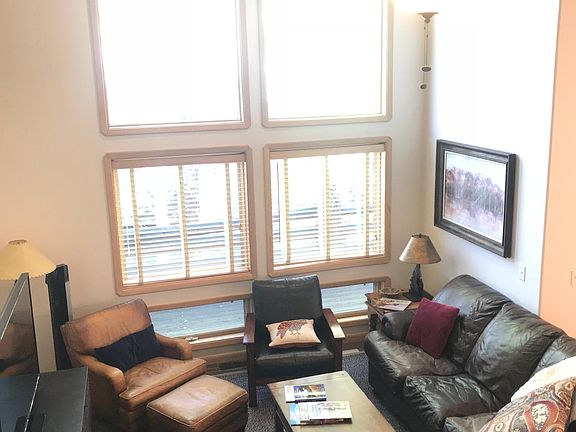 2nd image of 1083 Stonebridge Cir