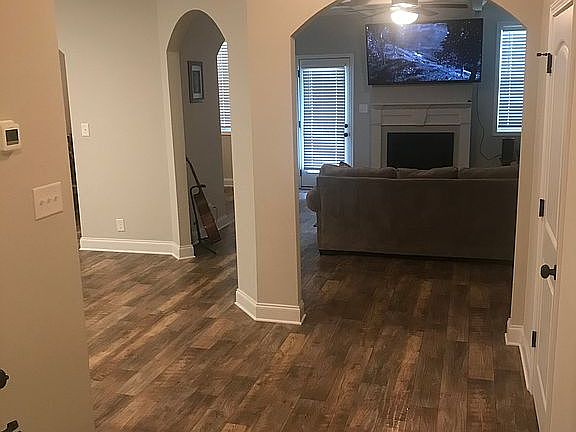 3rd image of 1017 Black Oak Cir