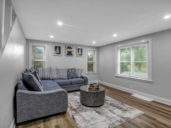 5 Martha Dr