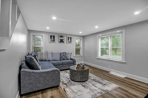 5 Martha Dr Photo 1