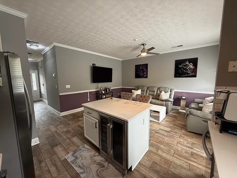 1011 Red Bud St — Photo 3