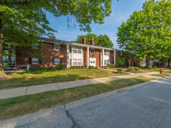 2888 Pease Dr APT 209, Rocky River, OH 44116