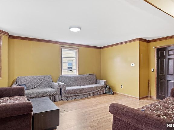 5th image of 495-497 Totowa Ave