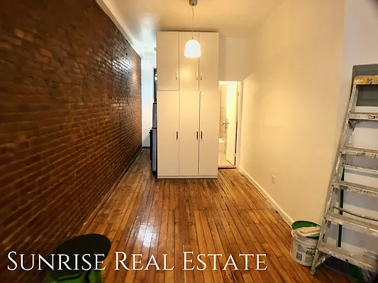 Rented by Sunrise Real Estate | media 35