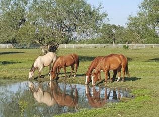 5997 Yucca Trl, Beeville, TX 78102