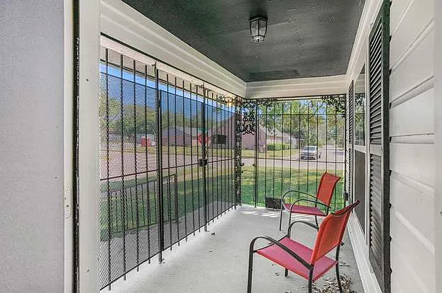 2533 Warren Ave — Photo 71