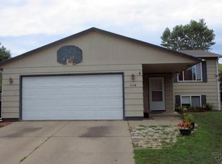 1116 N Homestead Cir, Sioux Falls, SD 57103