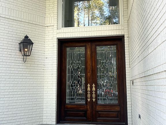 2nd image of 119 W Canebrake Blvd
