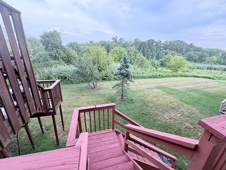 921 Bentley Ct — Photo 23