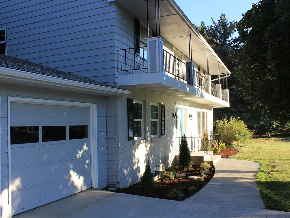 2nd image of 209 E Curling Dr