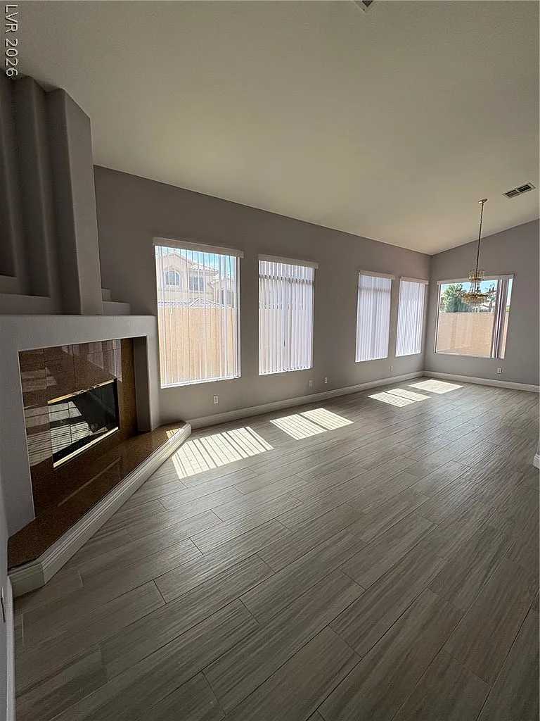 3 bed, 2.0 bath, 2243 sqft, $2,595 — Photo 4
