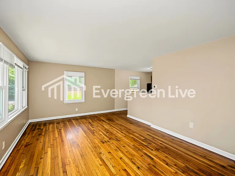 1086 Elda Ln — Photo 4