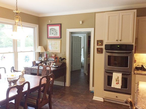 5th image of 2745 Lakeshire Dr