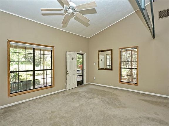 Open and spacious entry into the living area.