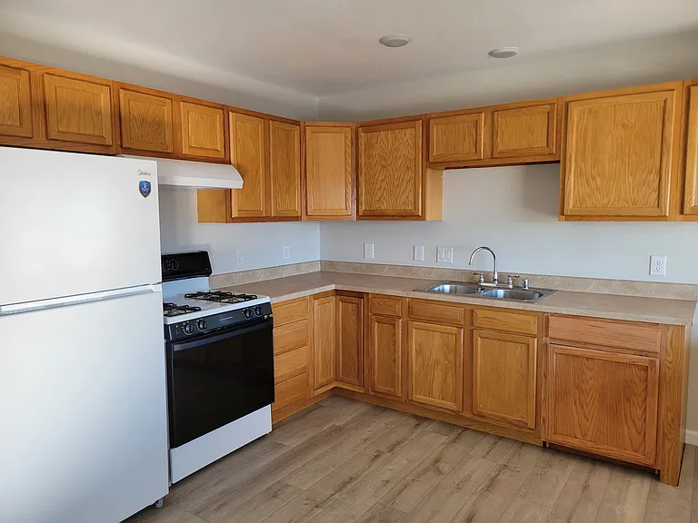 204 Ash St #7 — Photo 8