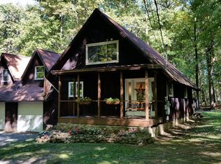 102 Mountain View Rd, Acme, PA 15610