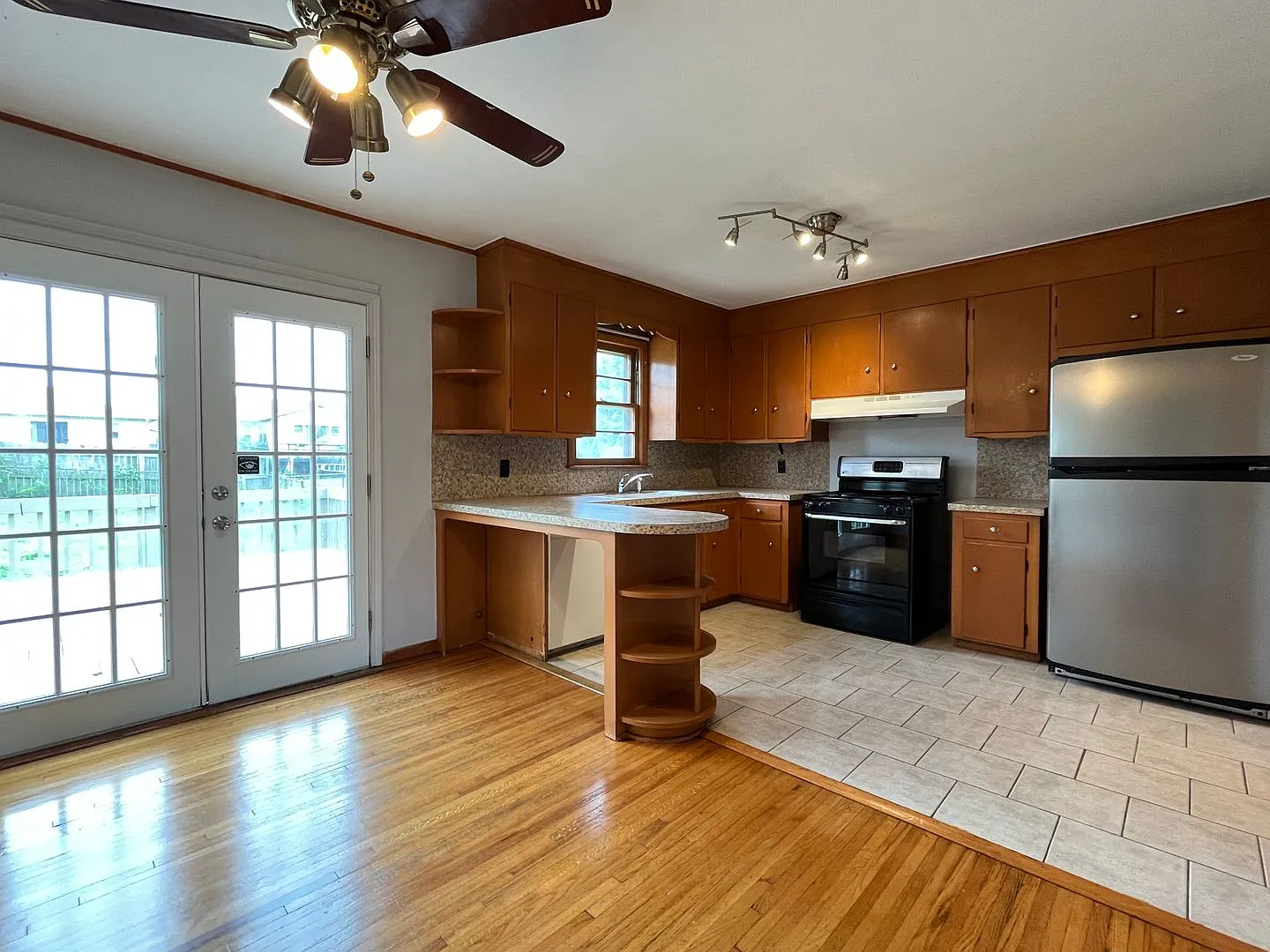 Three Bedroom Tulsa, 1 Bath — Photo 3