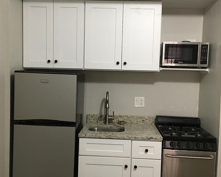 2nd image of 620 W Surf St