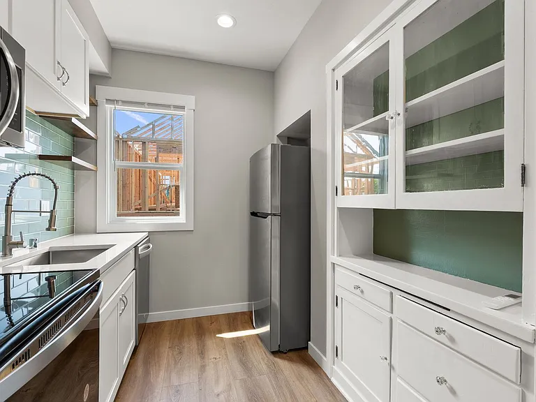 717 W Spofford Ave — Photo 20