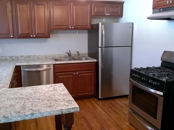 2nd image of 6302 Fontainebleau Dr