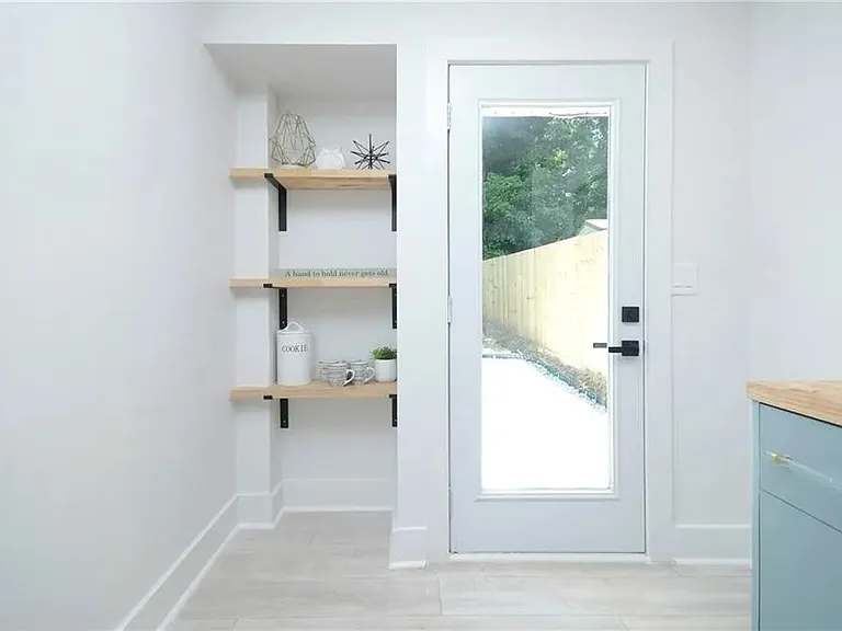 220 Napoleon Dr SW — Photo 15