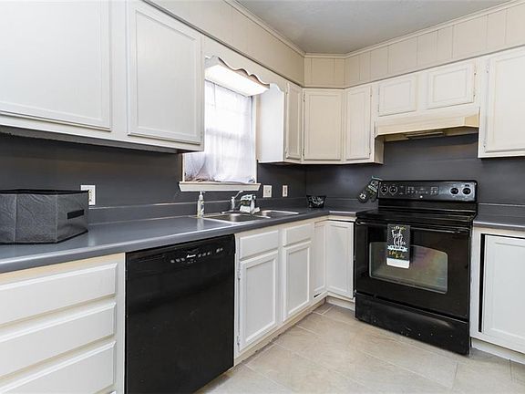 4th image of 1200 Woodcrest Dr