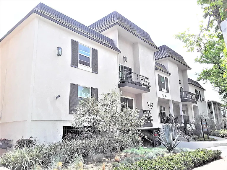 11230 Camarillo St #101 — Photo 29
