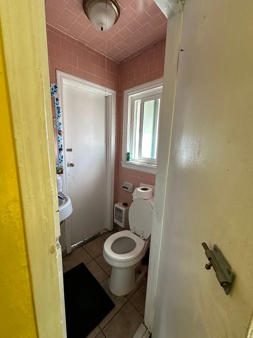 1304 Amalia, Efficiency style units — Photo 4