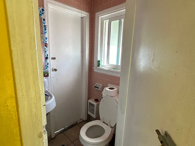 1304 Amalia Ave — Photo 4