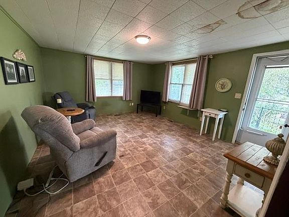 5th image of 1008 N Ash St